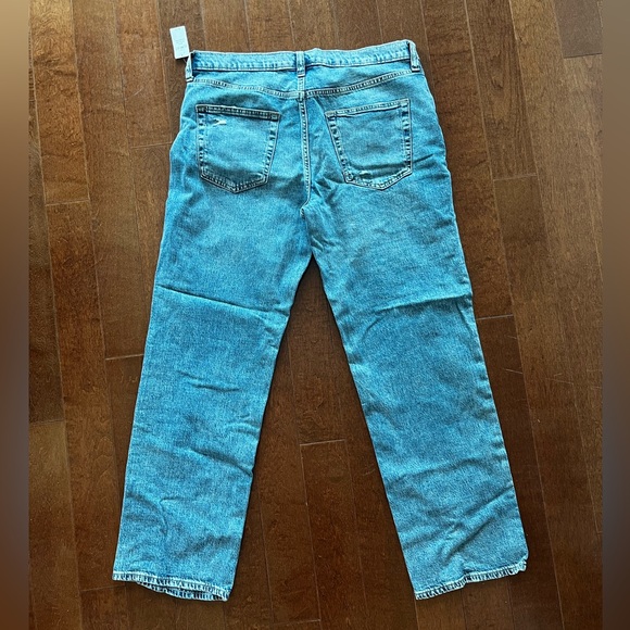 Gap women’s loose mid-rise jeans - Picture 3 of 4